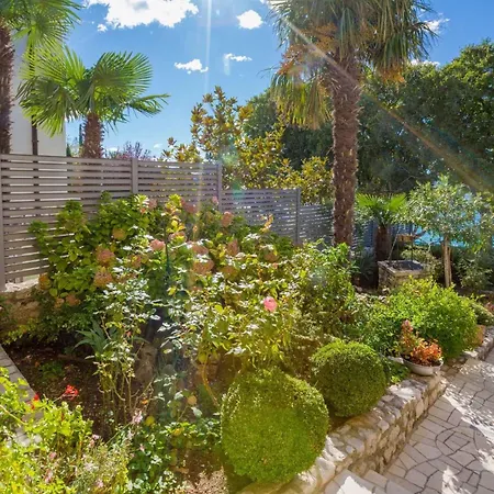 Apartament In 39329 *